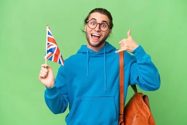 Молодий Вродливий Чоловік Який Тримає Прапор Великої Британії Над Ізольованим — стокове фото