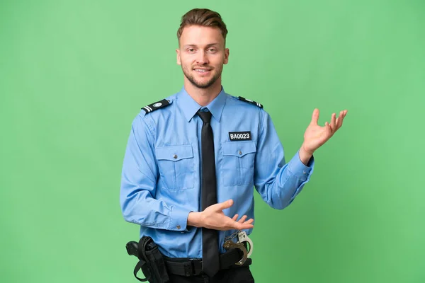 Молодий Поліцейський Над Ізольованим Тлом Розтягує Руки Бік Щоб Запросити — стокове фото