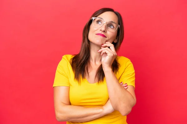 Middle Aged Caucasian Woman Isolated Red Background Having Doubts While — Stock Photo, Image