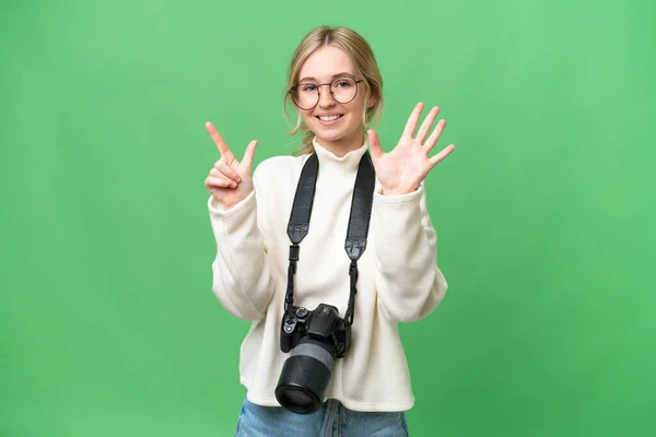 Joven Fotógrafa Inglesa Sobre Fondo Aislado Contando Siete Con Dedos —  Fotos de Stock