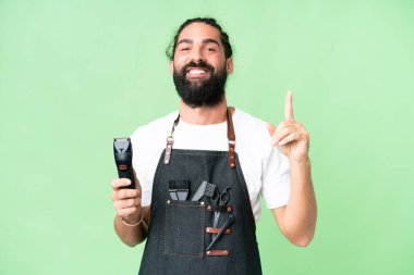 Genç berber izole edilmiş krom anahtar geçmişi harika bir fikre işaret ediyor.