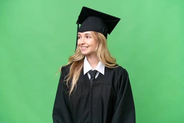 Joven Universitaria Inglesa Graduada Mujer Sobre Aislado Fondo Buscando Lado — Foto de Stock