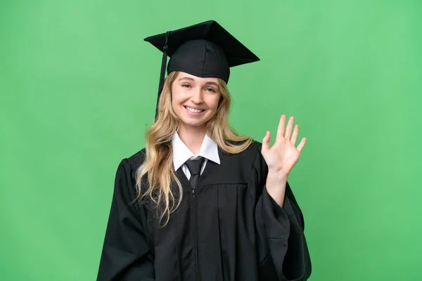 Fiatal Egyetemi Angol Diplomás Elszigetelt Háttér Szalutál Kézzel Boldog Kifejezés — Stock Fotó