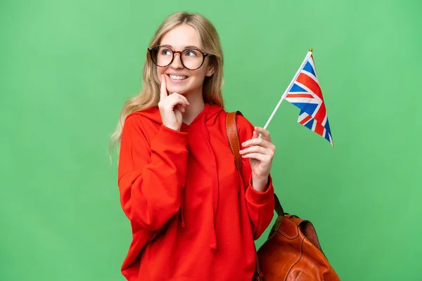 Young Hispanic Woman Holding United Kingdom Flag Isolated Background Thinking — Stockfoto