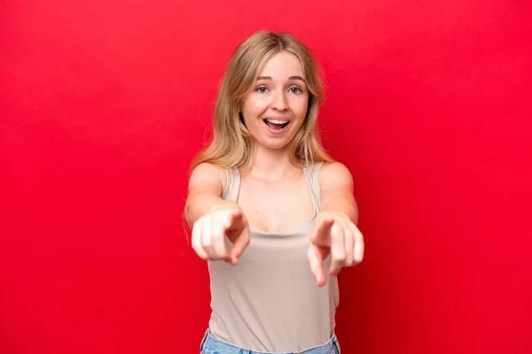 Young English Woman Isolated Red Background Surprised Pointing Front — Stock fotografie