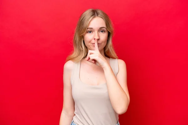 Молодая Английская Женщина Изолированная Красном Фоне Показывает Знак Молчания Жест — стоковое фото