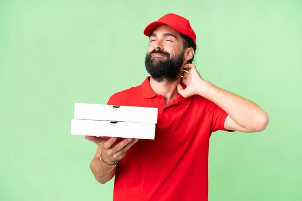 Dostawca Pizzy Mundurkiem Roboczym Odbierający Pudełka Pizzy Izolowanym Tle Klucza — Zdjęcie stockowe