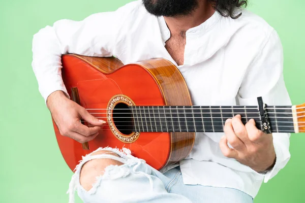 Joven Con Barba Con Guitarra Sobre Fondo Croma Key Aislado — Foto de Stock