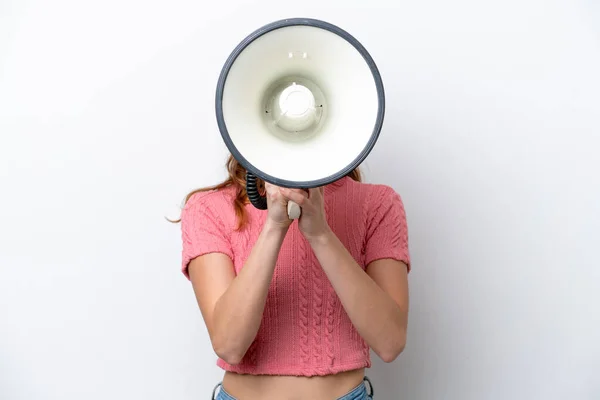 Jonge Blanke Vrouw Geïsoleerd Witte Achtergrond Schreeuwen Door Een Megafoon — Stockfoto