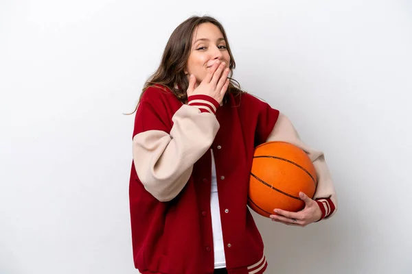 Beyazların Arka Planında Basketbol Oynayan Beyaz Bir Kadın Mutlu Ağzı — Stok fotoğraf
