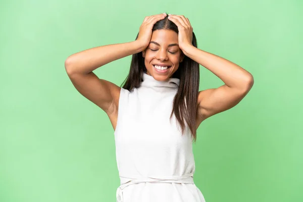 Ung Afrikansk Amerikansk Kvinna Över Isolerad Bakgrund Skrattar — Stockfoto