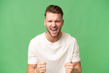 İzole edilmiş geçmişi olan genç sarışın, beyaz bir adam kötü bir durum yüzünden hayal kırıklığına uğradı.