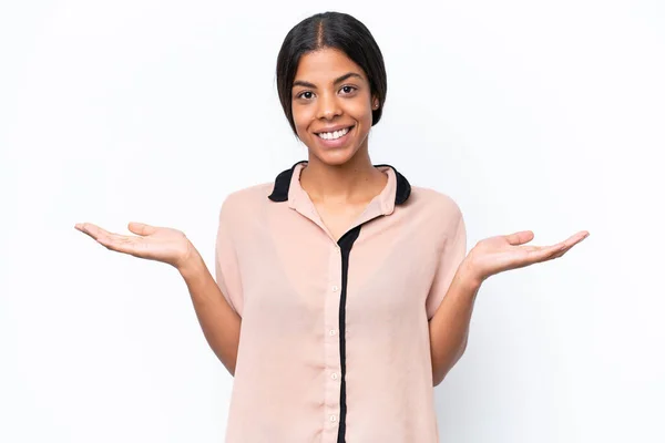 Jonge Afro Amerikaanse Vrouw Geïsoleerd Witte Achtergrond Met Geschokt Gezicht — Stockfoto