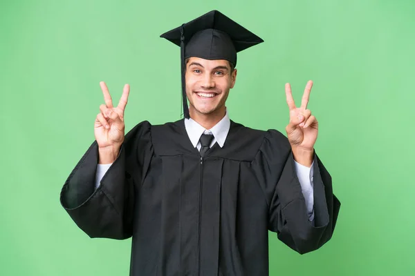 Jovem Universitário Graduado Caucasiano Homem Sobre Fundo Isolado Mostrando Sinal — Fotografia de Stock