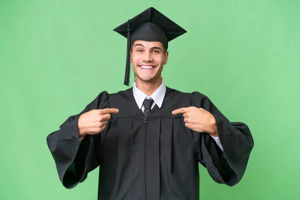 Jovem Universitário Graduado Caucasiano Homem Sobre Fundo Isolado Com Expressão — Fotografia de Stock