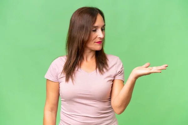 Middle Aged Caucasian Woman Isolated Background Holding Copyspace Doubts — Stock Photo, Image