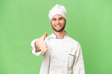 Genç, yakışıklı aşçı, izole bir hayat sürüp iyi bir anlaşma için el sıkışıyor.
