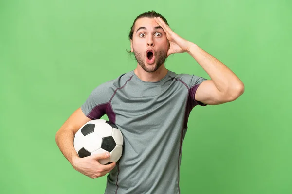 Jonge Knappe Football Speler Man Geïsoleerde Achtergrond Met Verrassing Uitdrukking — Stockfoto