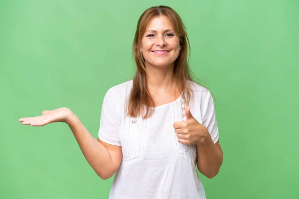 Middle Aged Caucasian Woman Isolated Background Holding Copyspace Imaginary Palm — Stock Photo, Image