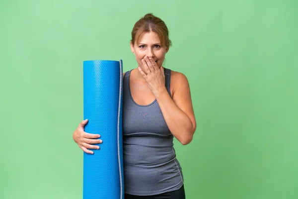Mujer Deportiva Mediana Edad Que Clases Yoga Mientras Sostiene Una —  Fotos de Stock