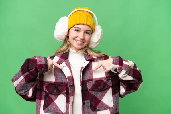Νεαρή Αγγλίδα Που Φοράει Χειμωνιάτικες Μανσέτες Απομονωμένο Φόντο Περήφανη Και — Φωτογραφία Αρχείου