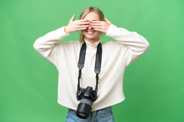 Joven Fotógrafa Inglesa Sobre Fondo Aislado Cubriendo Los Ojos Con —  Fotos de Stock