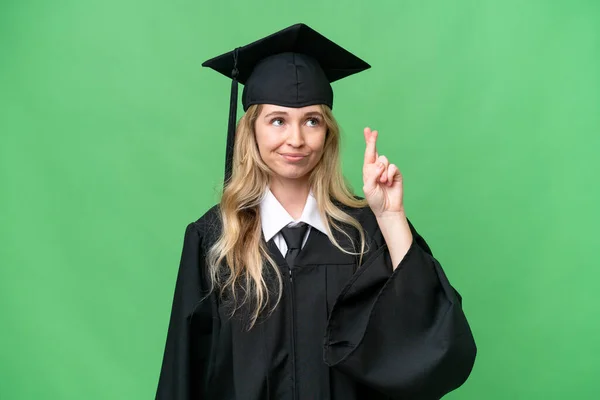 Fiatal Egyetemi Angol Diplomás Elszigetelt Háttér Ujjait Keresztezve Kívánva Legjobbakat — Stock Fotó
