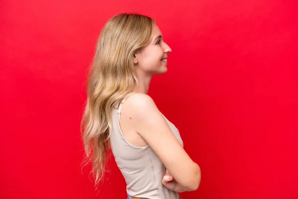 Young English Woman Isolated Red Background Lateral Position — Stock Photo, Image