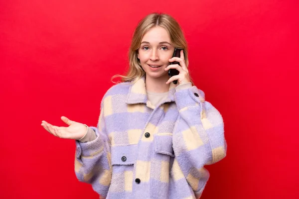 Young English Woman Isolated Red Background Keeping Conversation Mobile Phone — Zdjęcie stockowe