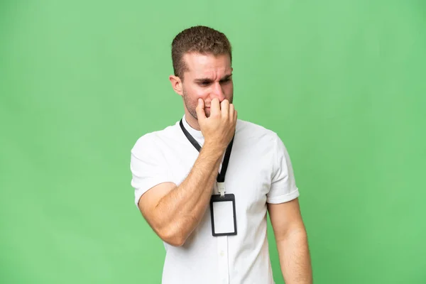 Jonge Blanke Man Met Kaart Geïsoleerd Groene Chroma Achtergrond Met — Stockfoto