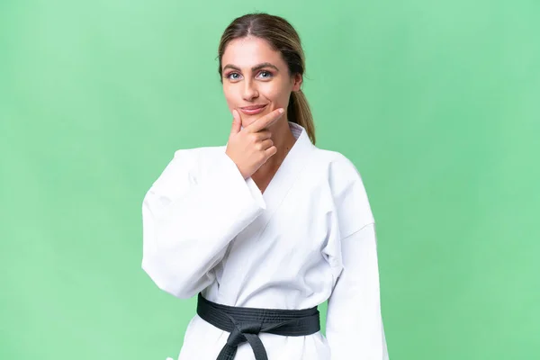 Mujer Uruguaya Joven Haciendo Karate Sobre Fondo Aislado Pensando — Foto de Stock