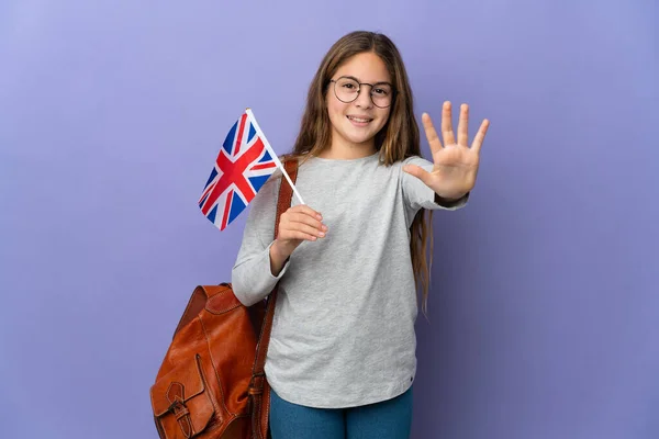 Dítě Držící Britskou Vlajku Nad Izolovaným Pozadím Počítající Pět Prsty — Stock fotografie