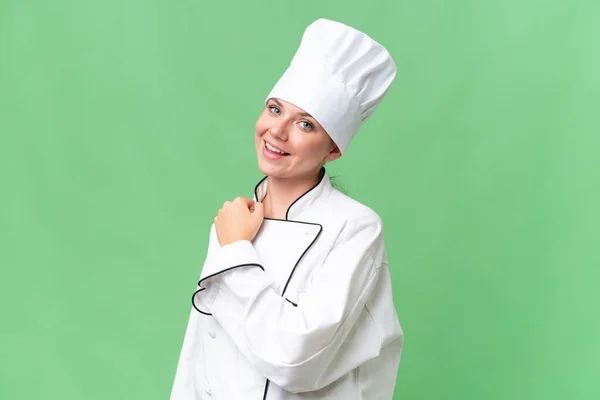 Giovane Donna Chef Sfondo Verde Isolato — Foto Stock