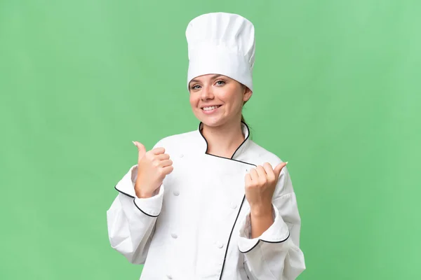 Jonge Chef Kok Vrouw Geïsoleerde Groene Achtergrond — Stockfoto