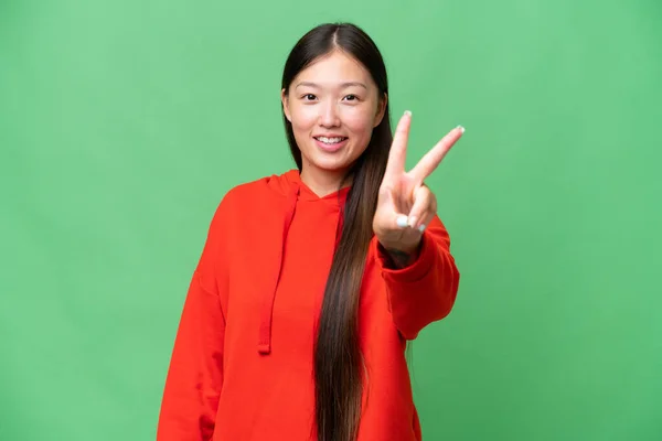 Ung Asiatisk Kvinna Över Isolerad Bakgrund Nervös Sträcker Händerna Till — Stockfoto