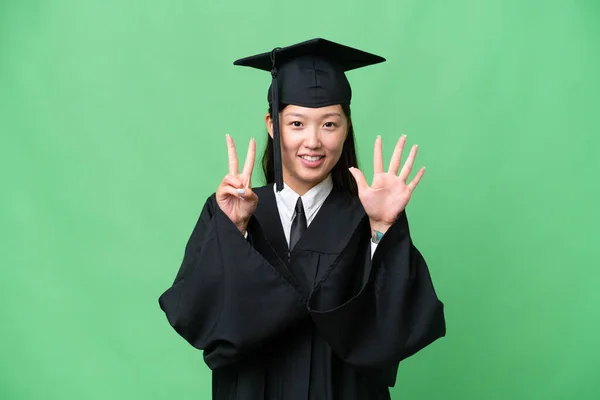 Jovem Universidade Graduado Ásia Mulher Sobre Isolado Fundo Contando Sete — Fotografia de Stock