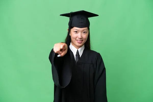 Jovem Universidade Graduado Ásia Mulher Mais Isolado Fundo Aponta Dedo — Fotografia de Stock