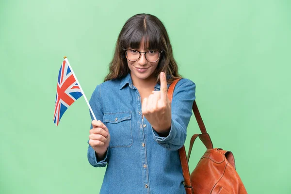 Mladá Běloška Drží Britskou Vlajku Nad Izolovaným Pozadím Dělá Nadcházející — Stock fotografie
