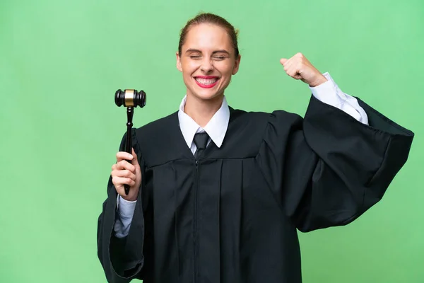 Δικαστής Καυκάσιος Γυναίκα Πάνω Από Απομονωμένο Υπόβαθρο Κάνει Ισχυρή Χειρονομία — Φωτογραφία Αρχείου