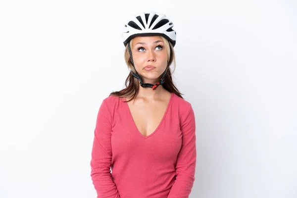 Jovem Mulher Russa Vestindo Capacete Bicicleta Isolado Fundo Branco Olhando — Fotografia de Stock