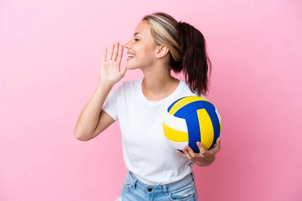 Young Russian Woman Playing Volleyball Isolated Pink Background Shouting Mouth — Stock Photo, Image