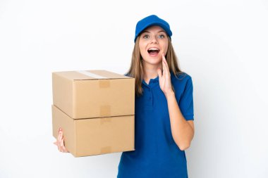 Litvanyalı kadın beyaz arka planda izole edilmiş, şaşırmış ve şok olmuş bir yüz ifadesi var.