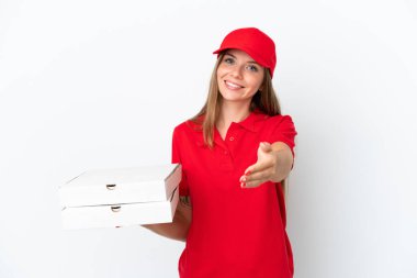 Litvanyalı bir kadın beyaz arka planda izole edilmiş ve iyi bir anlaşma için el sıkışıyor.