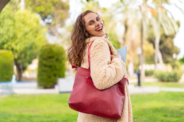 Joven Mujer Caucásica Aire Libre — Foto de Stock