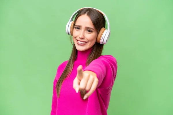 Jonge Mooie Blanke Vrouw Geïsoleerde Achtergrond Luisteren Muziek Wijzen Naar — Stockfoto