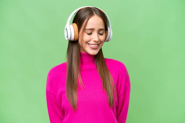 Νεαρή Όμορφη Καυκάσια Γυναίκα Πάνω Από Απομονωμένη Φόντο Ακούγοντας Μουσική — Φωτογραφία Αρχείου