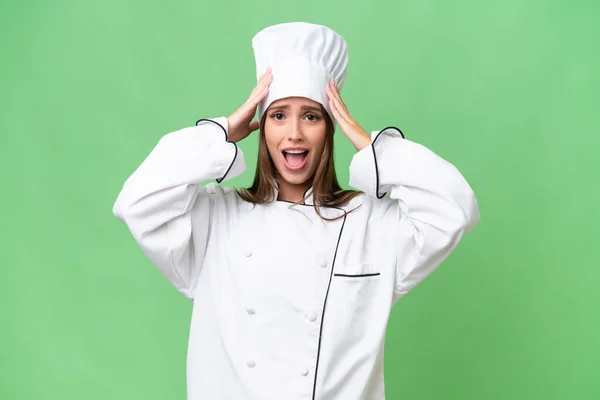 Giovane Chef Donna Caucasica Sfondo Isolato Con Espressione Sorpresa — Foto Stock