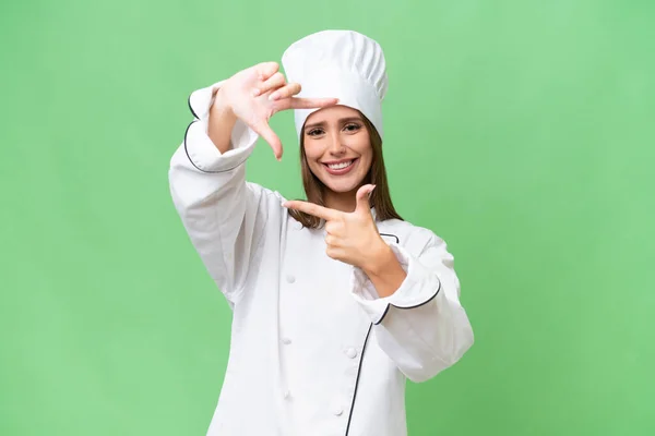 Joven Chef Mujer Caucásica Sobre Fondo Aislado Enfocando Cara Símbolo —  Fotos de Stock