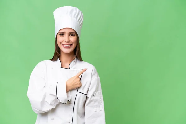 Giovane Chef Donna Caucasica Sfondo Isolato Che Punta Verso Lato — Foto Stock