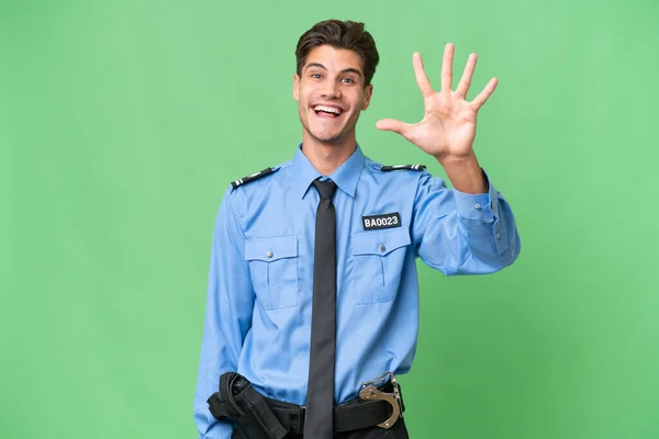 Jonge Politieman Geïsoleerde Achtergrond Tellen Vijf Met Vingers — Stockfoto